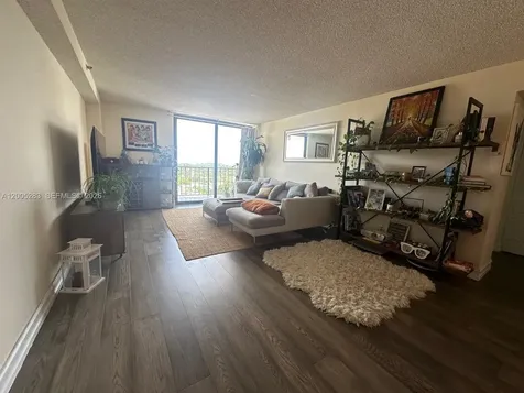 2625 Collins Avenue Miami Beach FL 33140