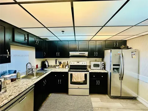 2625 Collins Avenue Miami Beach FL 33140