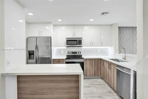 2062 E Discovery Circle E Deerfield Beach FL 33442