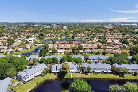 2062 E Discovery Circle E Deerfield Beach FL 33442