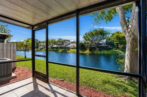 2062 E Discovery Circle E Deerfield Beach FL 33442