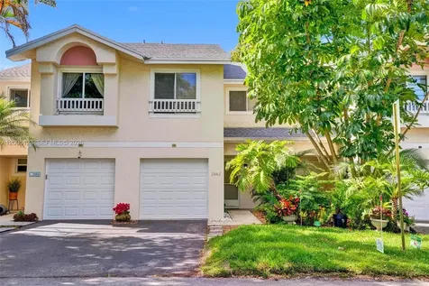 2062 E Discovery Circle E Deerfield Beach FL 33442