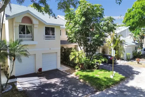 2062 E Discovery Circle E Deerfield Beach FL 33442