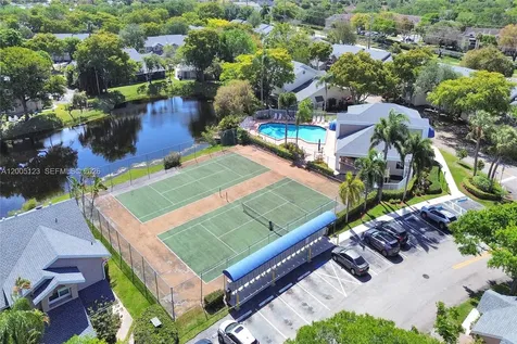 2062 E Discovery Circle E Deerfield Beach FL 33442