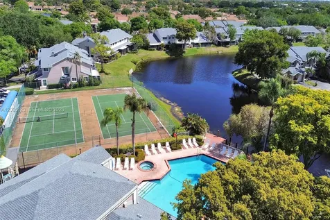 2062 E Discovery Circle E Deerfield Beach FL 33442
