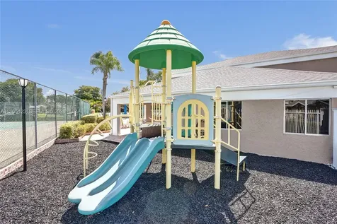 2062 E Discovery Circle E Deerfield Beach FL 33442