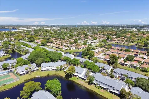 2062 E Discovery Circle E Deerfield Beach FL 33442
