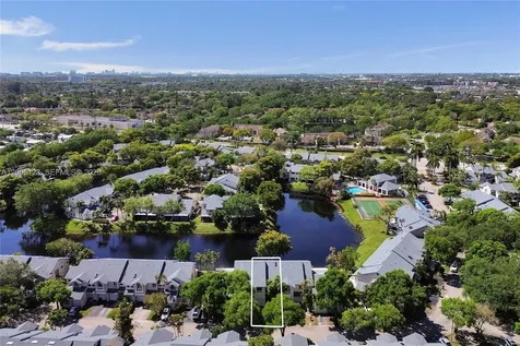 2062 E Discovery Circle E Deerfield Beach FL 33442