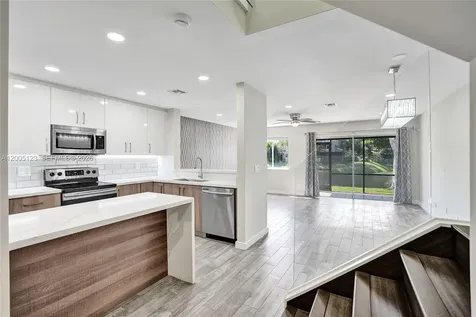 2062 E Discovery Circle E Deerfield Beach FL 33442
