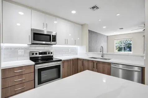 2062 E Discovery Circle E Deerfield Beach FL 33442