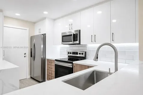 2062 E Discovery Circle E Deerfield Beach FL 33442