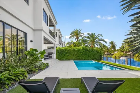 895 NE 76th Street Miami FL 33138