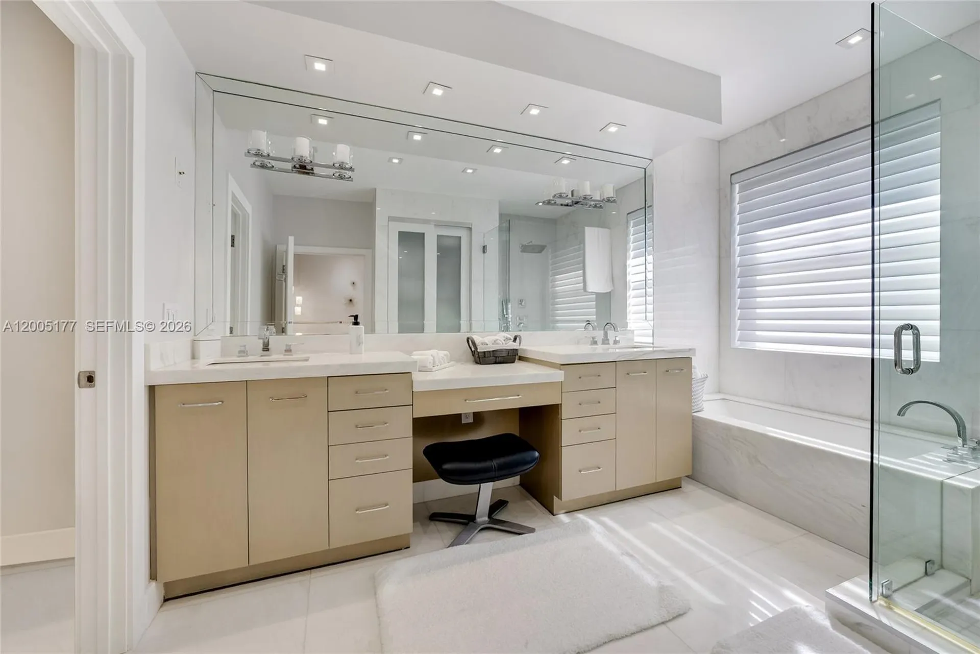 1366 W Harbor View W Hollywood FL 33019