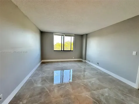 901 Hillcrest Drive Hollywood FL 33021