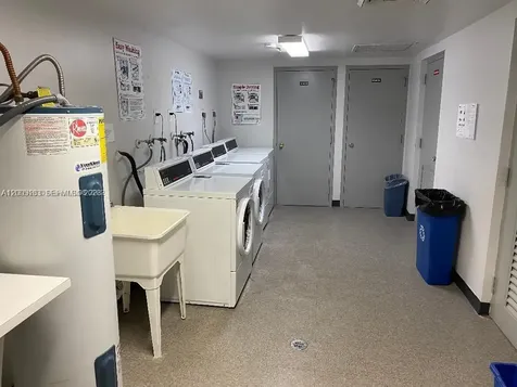 901 Hillcrest Drive Hollywood FL 33021