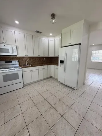 7231 NW 2nd Terrace Miami FL 33126
