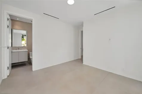2100 S Miami Avenue Miami FL 33129