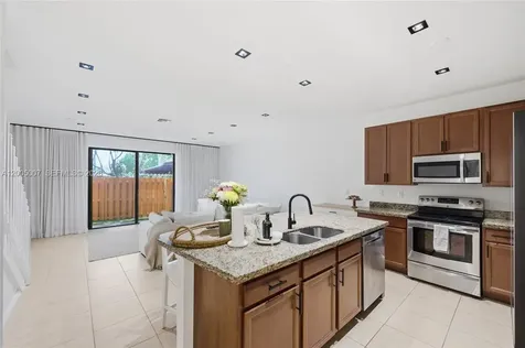 6320 S Station Square Davie FL 33314