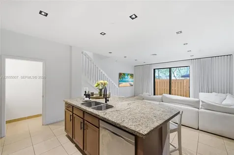 6320 S Station Square Davie FL 33314