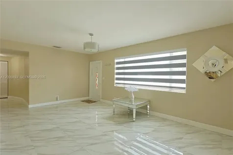4147 W 8th Avenue Hialeah FL 33012