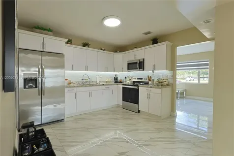 4147 W 8th Avenue Hialeah FL 33012