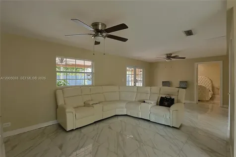 4147 W 8th Avenue Hialeah FL 33012