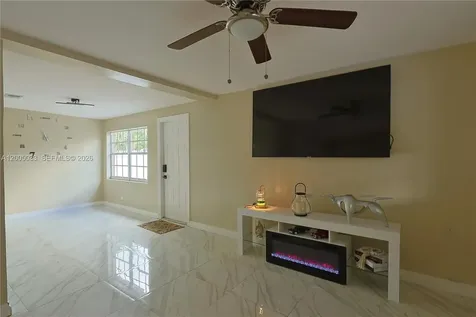 4147 W 8th Avenue Hialeah FL 33012