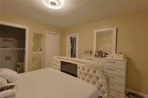 4147 W 8th Avenue Hialeah FL 33012