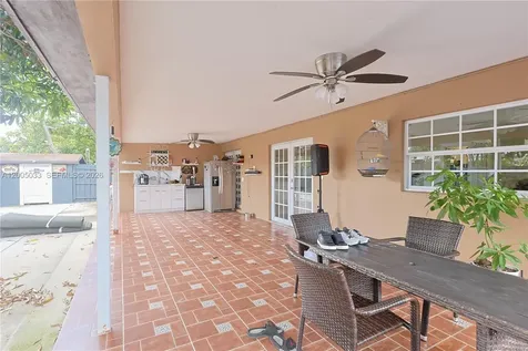 4147 W 8th Avenue Hialeah FL 33012
