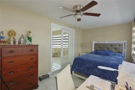 4147 W 8th Avenue Hialeah FL 33012