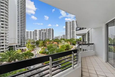 19195 NE Mystic Pointe Drive Aventura FL 33180