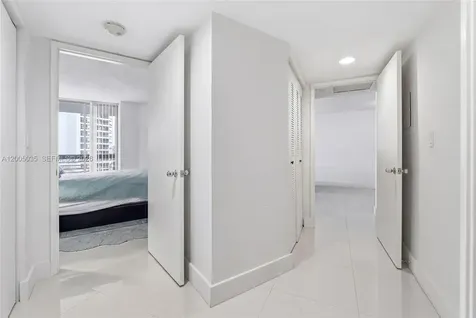 19195 NE Mystic Pointe Drive Aventura FL 33180