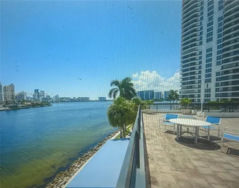 19195 NE Mystic Pointe Drive Aventura FL 33180