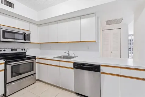 19195 NE Mystic Pointe Drive Aventura FL 33180