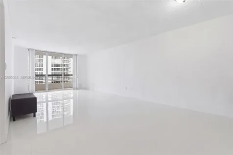 19195 NE Mystic Pointe Drive Aventura FL 33180