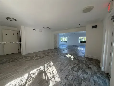 17840 W Dixie Highway North Miami Beach FL 33160
