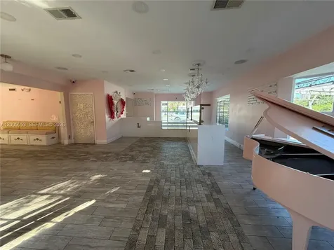 17840 W Dixie Highway North Miami Beach FL 33160