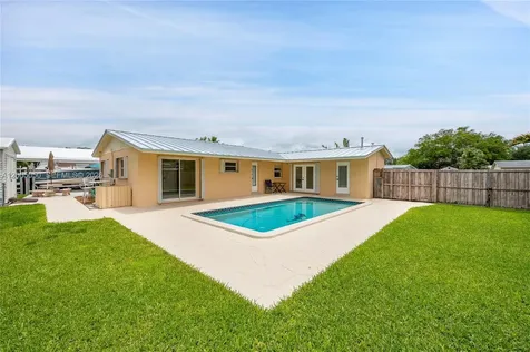 9411 SW 185th Terrace Cutler Bay FL 33157