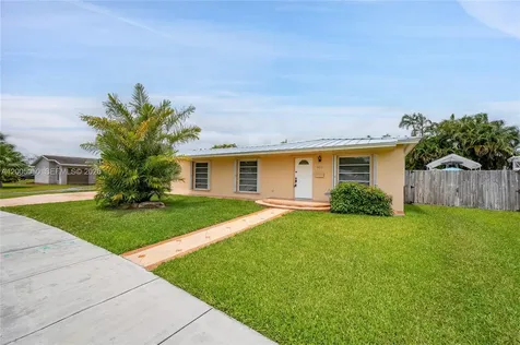 9411 SW 185th Terrace Cutler Bay FL 33157
