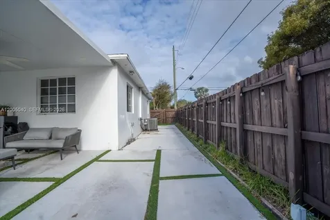 740 SW 7th Avenue Hallandale Beach FL 33009