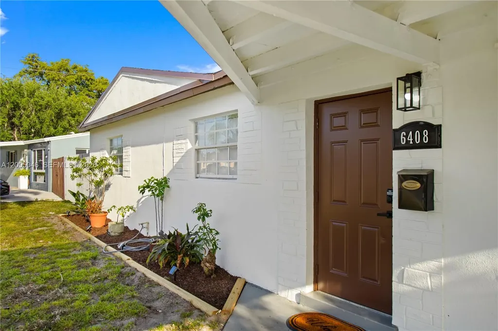 6408 Pierce Street Hollywood FL 33024