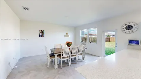 2333 SE 28th Court Homestead FL 33035