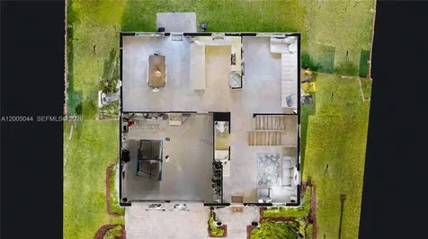 2333 SE 28th Court Homestead FL 33035