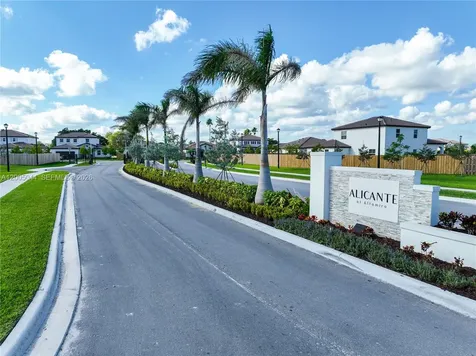 2333 SE 28th Court Homestead FL 33035