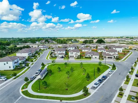 2333 SE 28th Court Homestead FL 33035
