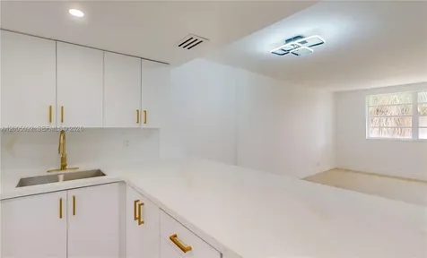 1333 E Hallandale Beach Boulevard Hallandale Beach FL 33009