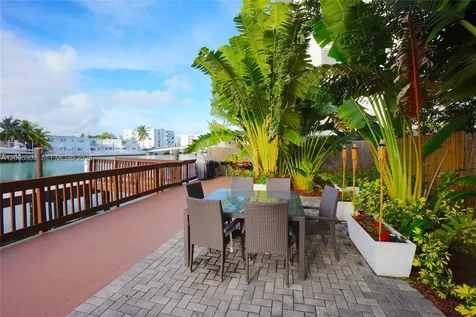7950 Tatum Waterway Drive Miami Beach FL 33141