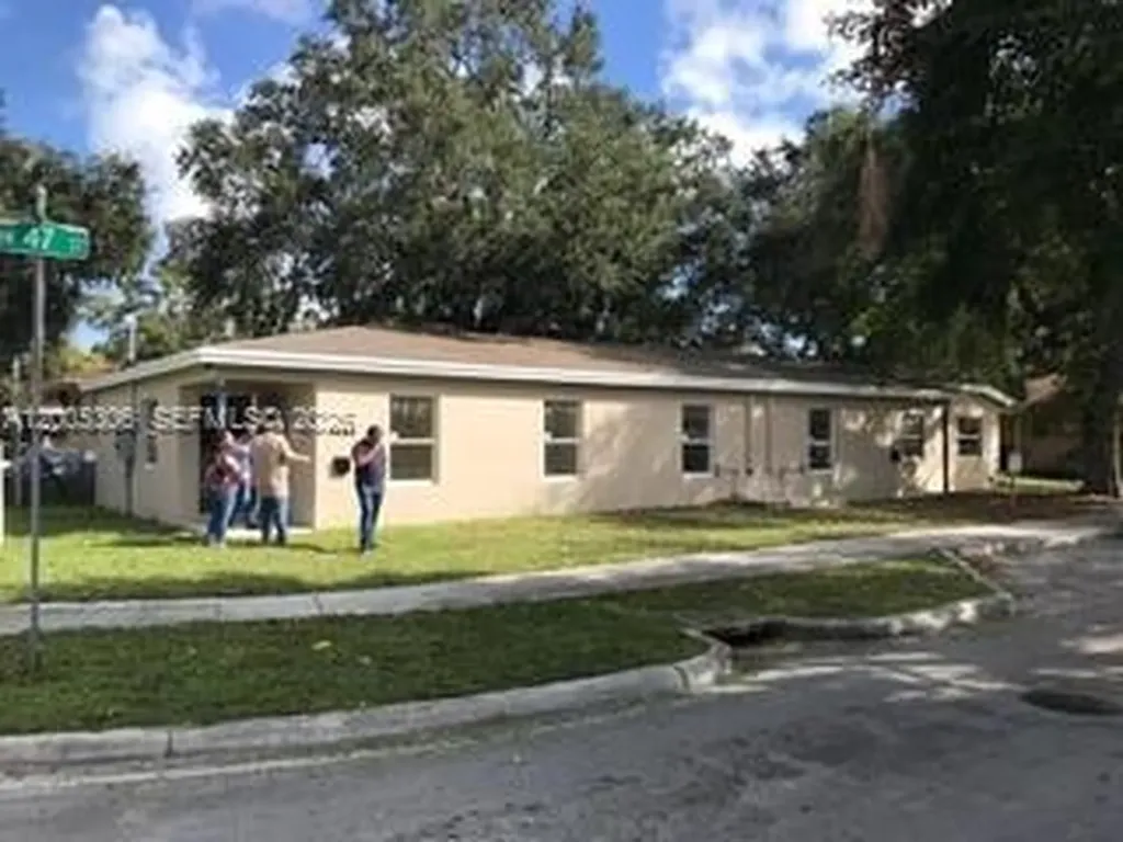 1565 NW 47th Street Miami FL 33142