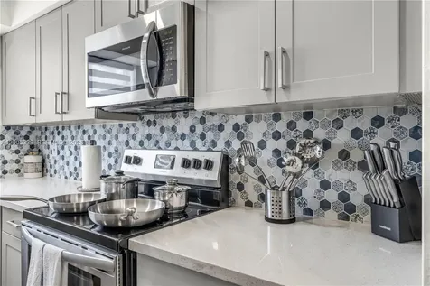 10006 E Bay Harbor Drive Bay Harbor Islands FL 33154