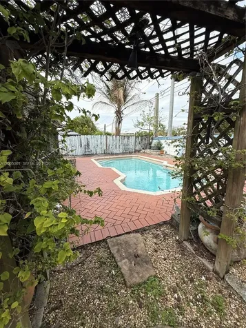1020 SW 81st Terrace North Lauderdale FL 33068